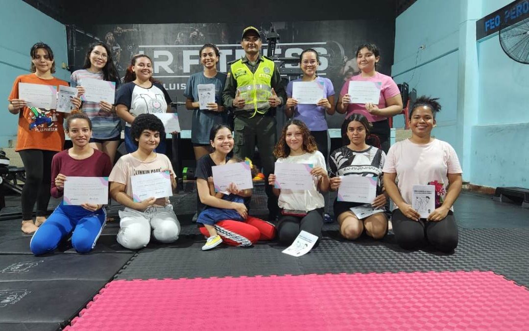 «Fortaleciendo la Seguridad Personal: Policía Metropolitana de Montería Impulsa Taller de Defensa Personal para Mujeres».