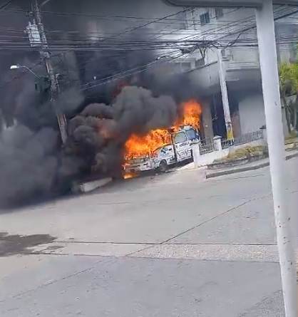 *Ambulancia se quemó en Montería estando estacionada*